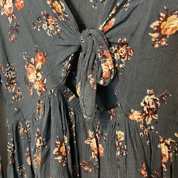 American Eagle Floral V-Neck Tie-Front Long Sleeve Blouse Size Large - Picture 4 of 10